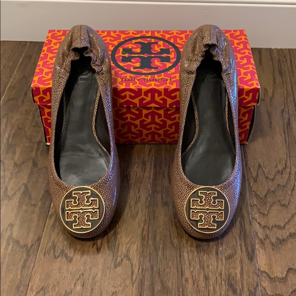 Tory Burch Classic Reva Brown/Gold flat, Size 8.5